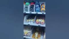 Máquina expendedora de salchichas con gráficos personalizados para la marca #vendingmachine #sausage #germany