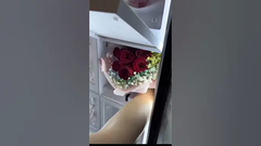 máquina expendedora de flores frescas en el campo