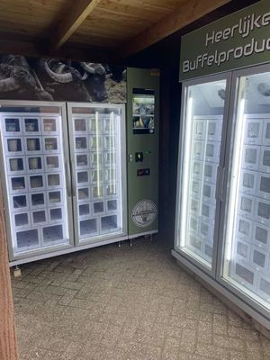 Máquina de venta de casilleros congelados con un rango de temperatura de 22 a 20 grados.