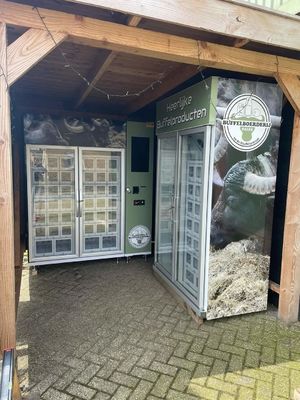 Máquina de venta de casilleros congelados con un rango de temperatura de 22 a 20 grados.