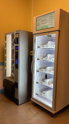 El gancho agarrador N de la fruta fresca del huevo va máquina expendedora elegante del refrigerador con el lector de tarjetas