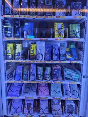 32 pulgadas de pantalla táctil máquina de venta de casillero transparente para aumentar las ventas de compra múltiple descuentos y recomendaciones de venta superior